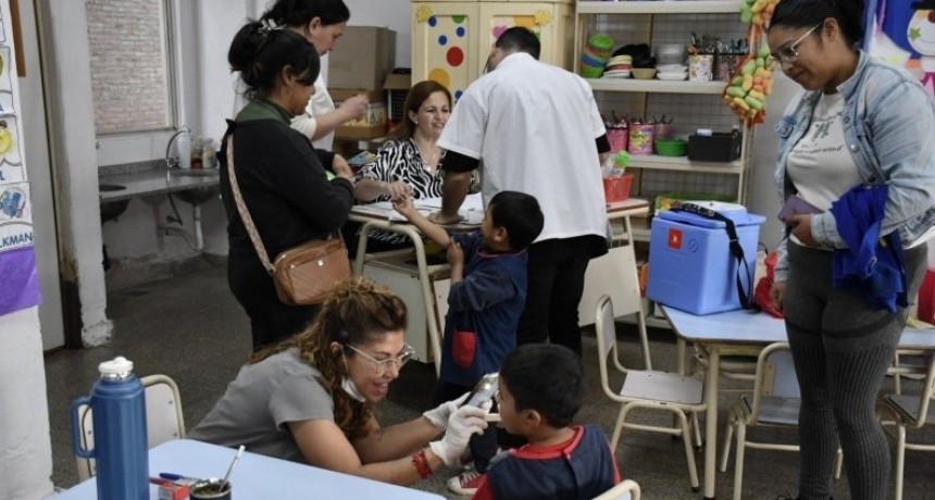 Jornada de salud en Barrio Parque permiti&oacute; completar certificados escolares para estudiantes.