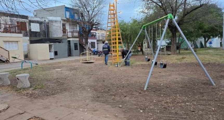 Barrio Roque S&aacute;enz Pe&ntilde;a: las obras de remodelaci&oacute;n de la plaza renuevan el espacio.