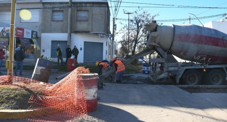 El municipio intensifica las tareas de bacheo y reparaci&oacute;n de adoquinado en sectores estrat&eacute;gicos.