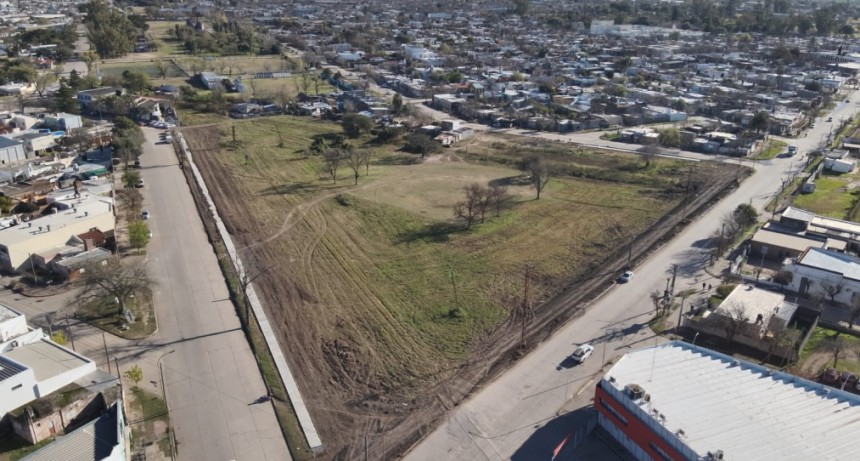 Avanza buen ritmo la construcci&oacute;n de la senda peatonal en el terreno del Ferrocarril Mitre.