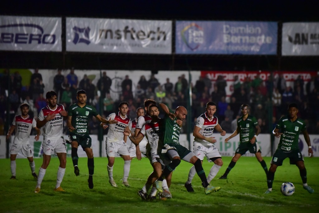 Sergio Mazza tendrá todo el plantel