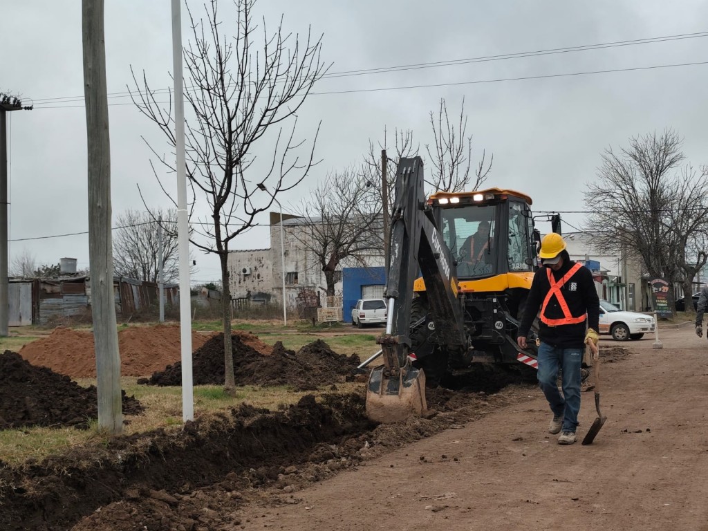 Comenzaron las obras de cordón cuneta zona norte de Frontera
