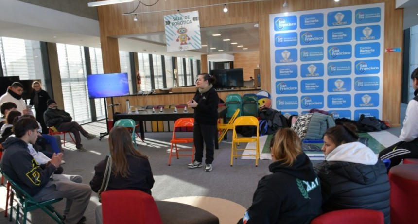 Estudiantes de Quebracho Herrado visitaron Tecnoteca