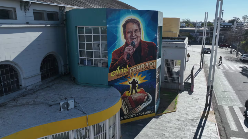 Homenajearon a Ariel Ferrari con un enorme mural en San Vicente.