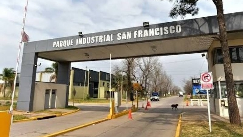 Avanza en el Parque Industrial el recambio integral de medidores de agua potable.