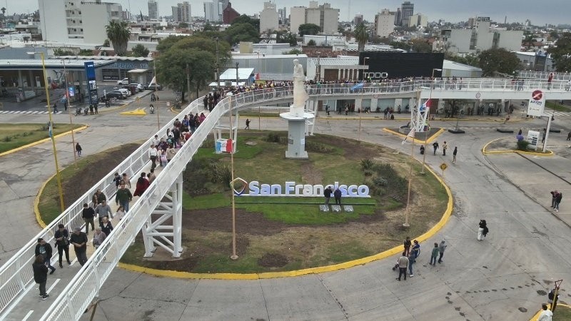Solo durante el &uacute;ltimo fin de semana, m&aacute;s de 16 mil personas transitaron por la senda peatonal y bicisenda en altura.