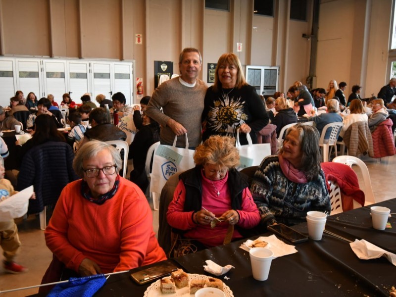 Culmin&oacute; la 10&ordm; edici&oacute;n de "Al fr&iacute;o... le ponemos coraz&oacute;n" con m&aacute;s de 300 prendas confeccionadas para instituciones de la ciudad.