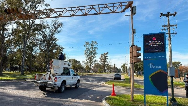 El Municipio contin&uacute;a con las mejoras y actualizaciones en el sistema de detecci&oacute;n de patentes integrado al Centro de Atenci&oacute;n Ciudadana.