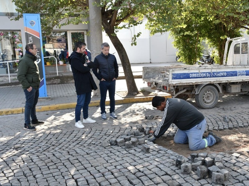 La obra de reparaci&oacute;n del adoquinado en bulevar 9 de Julio contin&uacute;a a buen ritmo.