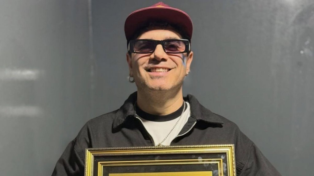 El Concejo Deliberante de C&oacute;rdoba reconoci&oacute; a Dani Guardia por su trayectoria musical.