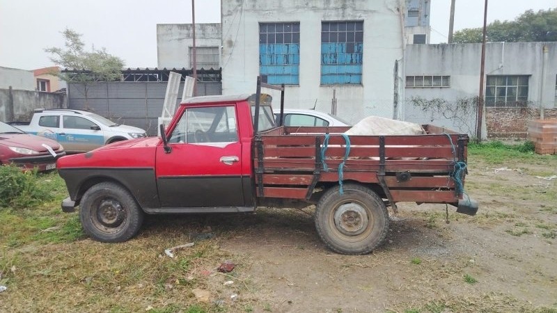 Retuvieron una camioneta tras arrojar basura en la v&iacute;a p&uacute;blica.