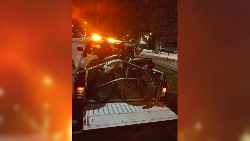 Retuvieron dos motocicletas tras intentar acceder a la senda peatonal y bicisenda en altura.