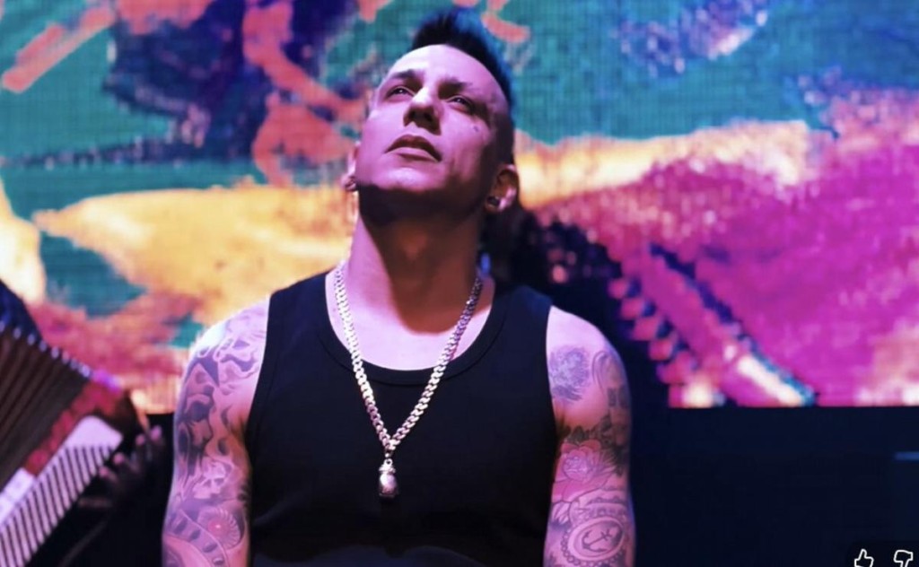 Monada estren&oacute; "Terapia para 3", el nuevo temazo que ya le da nombre a su pr&oacute;ximo &aacute;lbum.