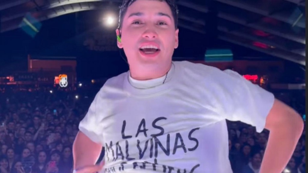 Fede Herrera sorprendi&oacute; en pleno baile con una remera que dec&iacute;a: "Las Malvinas son argentinas.