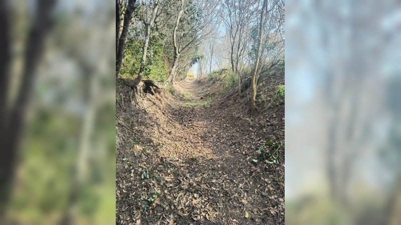 El municipio contin&uacute;a con la limpieza profunda de canales para optimizar el sistema de desag&uuml;es pluviales.