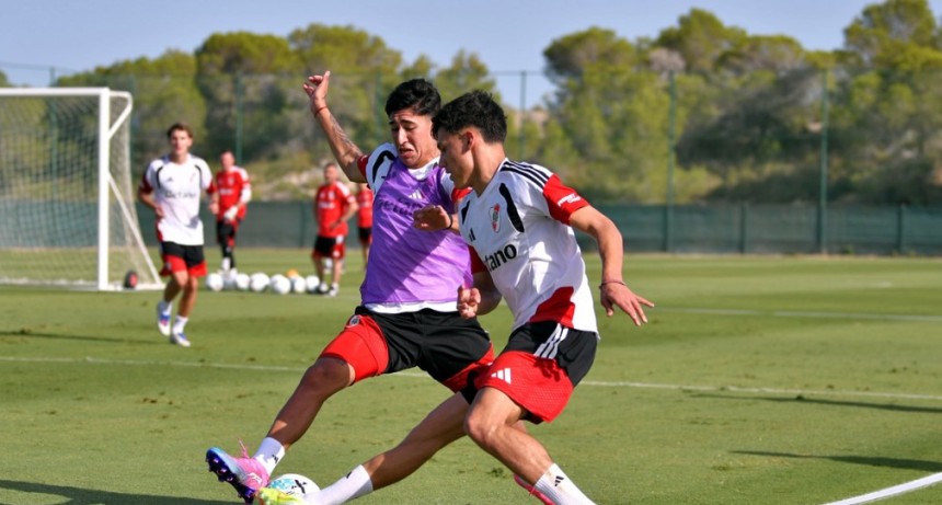Gonz&aacute;lez en la pretemporada de River en Espa&ntilde;a.