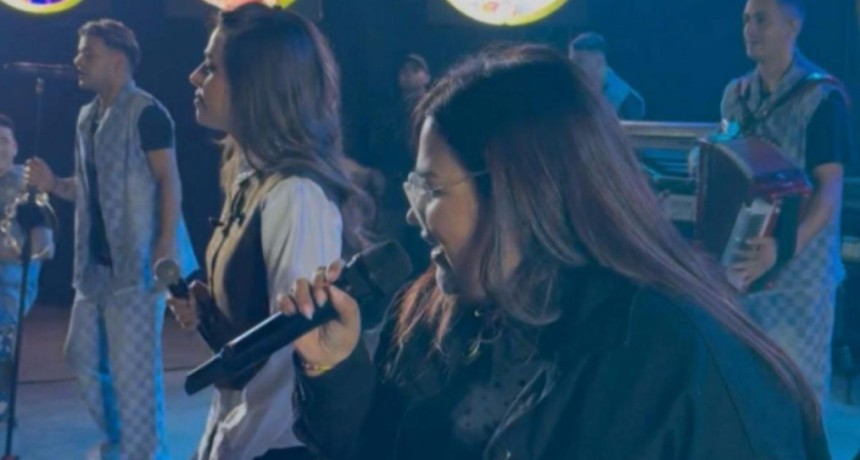 Euge Quevedo le cumpli&oacute; el sue&ntilde;o a una fan: la invit&oacute; a cantar en pleno show.