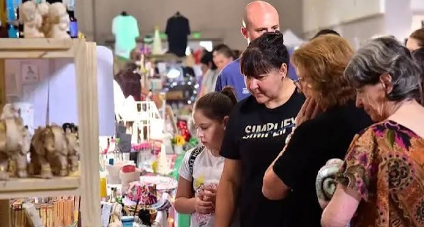 La Feria de Mujeres Emprendedoras celebrar&aacute; el Mes de la Amistad con 175 expositoras y espect&aacute;culos en vivo.