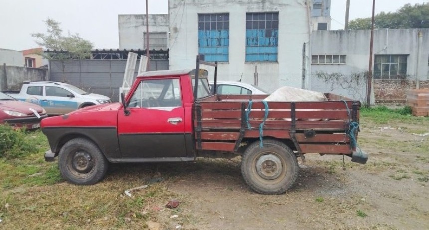Retuvieron una camioneta tras arrojar basura en la v&iacute;a p&uacute;blica.