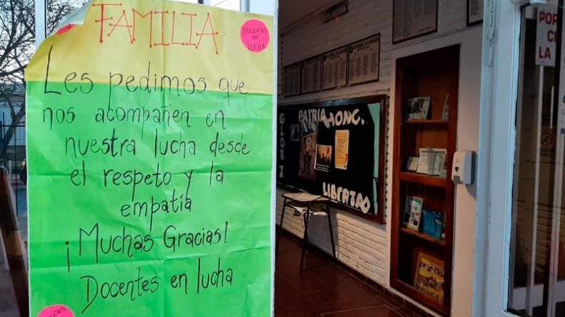 Paro y marcha de docentes de escuelas públicas y privadas de Córdoba