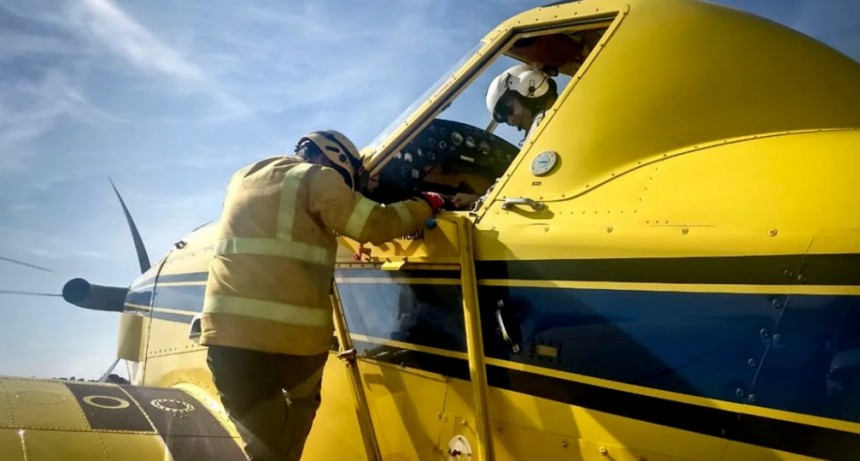 Varias dotaciones de bomberos combaten dos focos activos en el interior de Córdoba