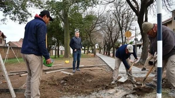 Ciudad inclusiva: municipio contin&uacute;a con la reparaci&oacute;n y construcci&oacute;n de nuevas veredas en espacios verdes.