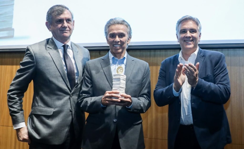 Llaryora particip&oacute; de la entrega de los Premios Perfil C&oacute;rdoba 2026.