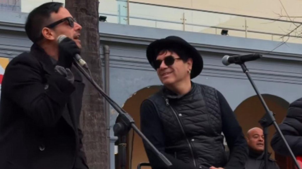 Dani Guardia se sum&oacute; al homenaje a Cerati en el Buen Pastor.
