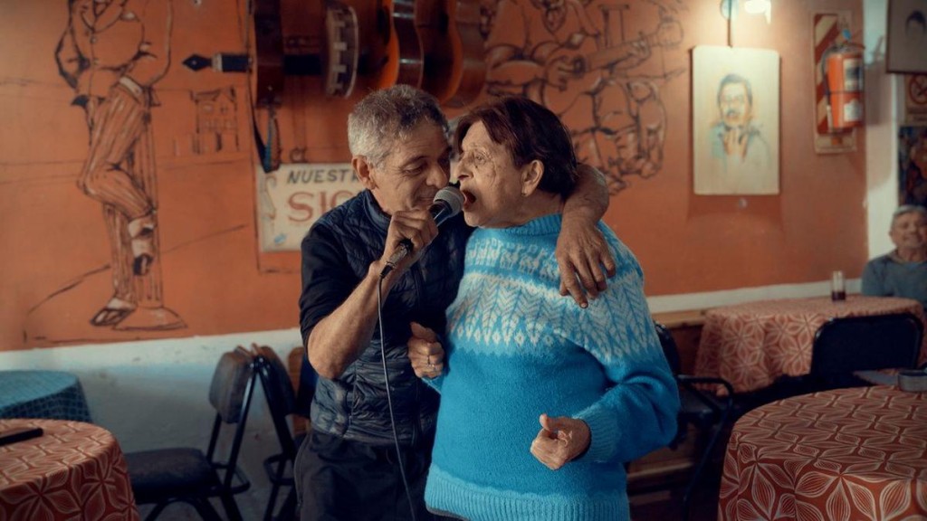 C&oacute;mo naci&oacute; "El Contramano": la historia detr&aacute;s del viral que convirti&oacute; a Rosal&iacute;a en un &iacute;cono popular.