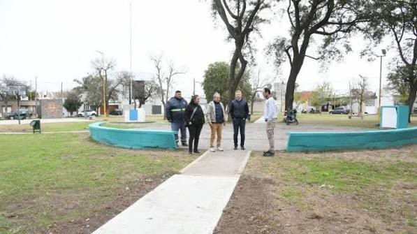 Culminaron las tareas de renovaci&oacute;n de veredas en la Plaza Sarmiento.