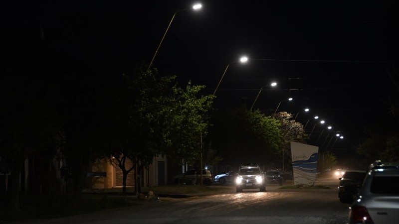 Barrio Bouchard complet&oacute; su alumbrado p&uacute;blico con luminarias LED.