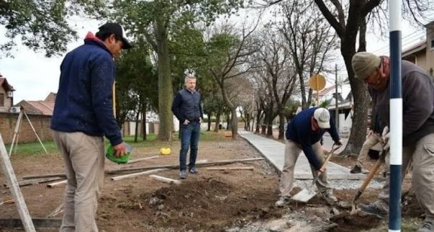Ciudad inclusiva: municipio contin&uacute;a con la reparaci&oacute;n y construcci&oacute;n de nuevas veredas en espacios verdes.