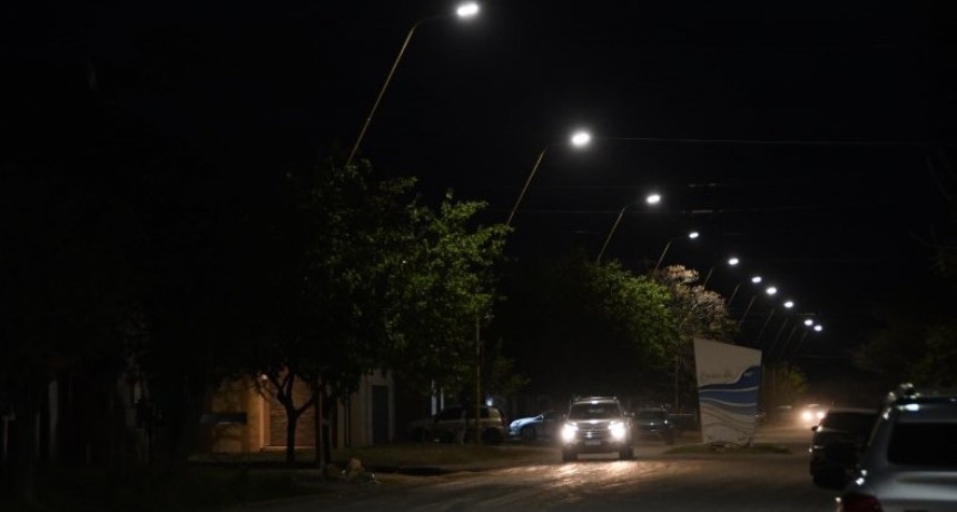 Barrio Bouchard complet&oacute; su alumbrado p&uacute;blico con luminarias LED.