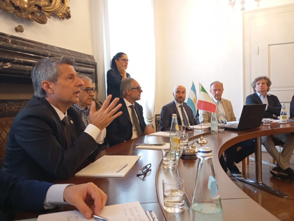 Bernarte se reunió con empresarios de Udine y visitó laboratorios de la industria 4.0