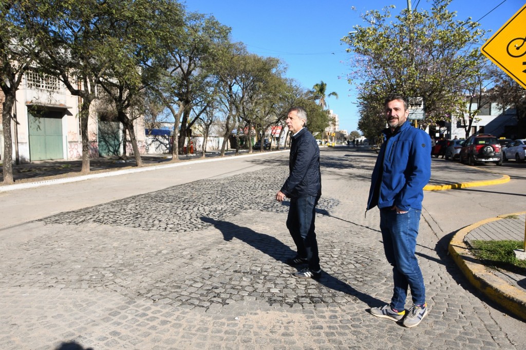 Finalizaron los trabajos de reparaci&oacute;n del adoquinado frente a la Terminal de &Oacute;mnibus.