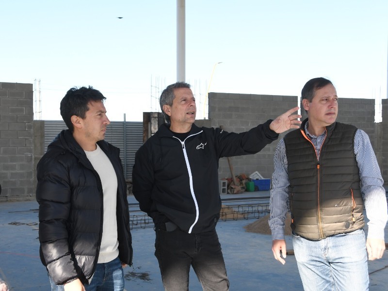 Bernarte visit&oacute; la obra del Polideportivo de barrio La Milka.