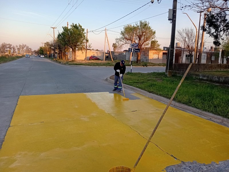 Avanzan los trabajos de se&ntilde;alizaci&oacute;n, mantenimiento vial y accesibilidad en distintos puntos de la ciudad.