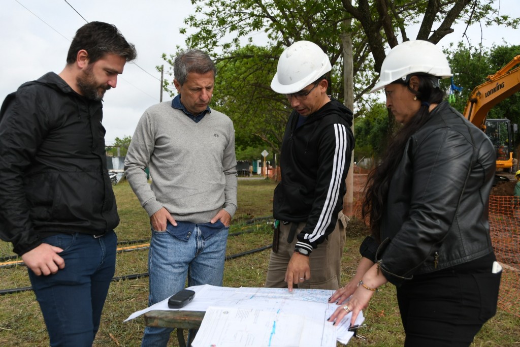 Bernarte supervisó la obra de cloacas en barrios Las Rosas y Casonas del Bosque