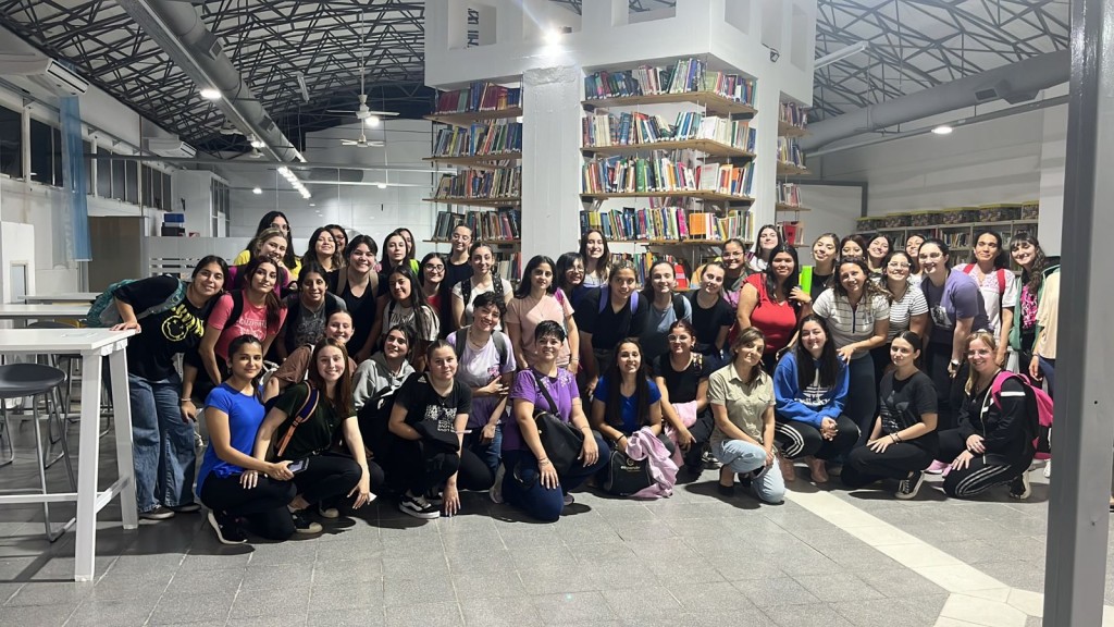 Estudiantes del Nivel Medio y Terciario visitaron la Biblioteca Pedagógica