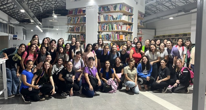 Estudiantes del Nivel Medio y Terciario visitaron la Biblioteca Pedagógica