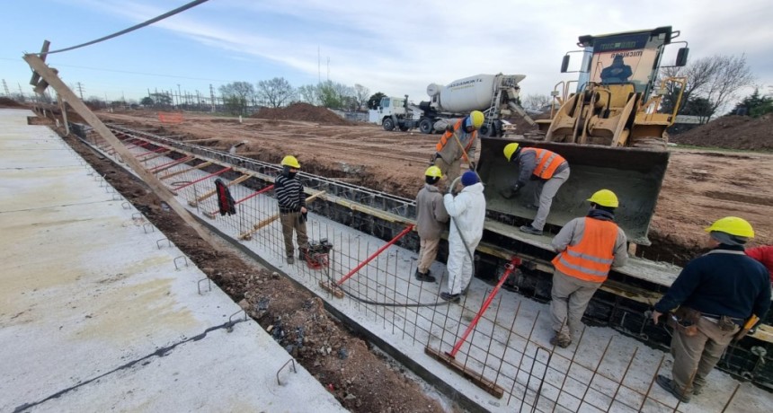 Avanza la obra de entubamiento del canal de desag&uuml;e pluvial de avenida Ant&aacute;rtida Argentina.