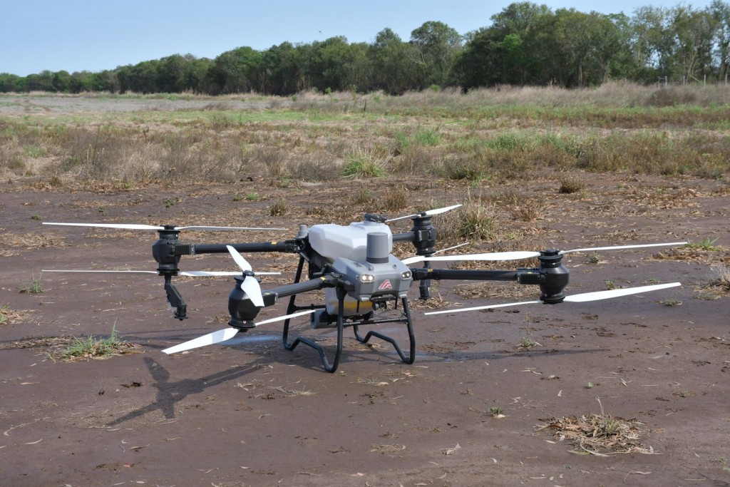 Se firmó el convenio con AKRON por el dron fumigador