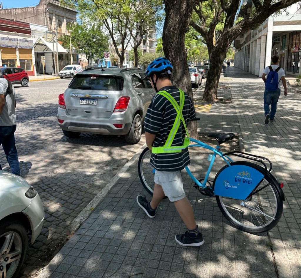 Los vecinos ya utilizan las bicicletas públicas gratuitas en la ciudad