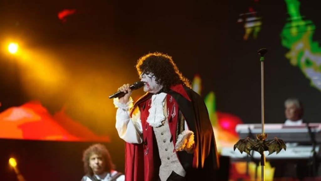 La Mona brilló en su última presentación en Córdoba, cantó junto a sus invitados y revivió viejos clásicos