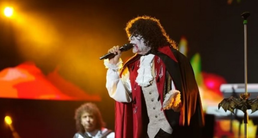 La Mona brilló en su última presentación en Córdoba, cantó junto a sus invitados y revivió viejos clásicos