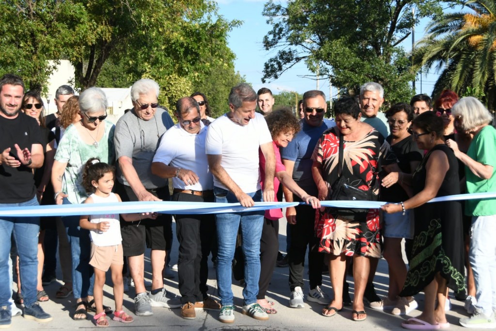 Bernarte inauguró obra de pavimentación en barrio Bouchard