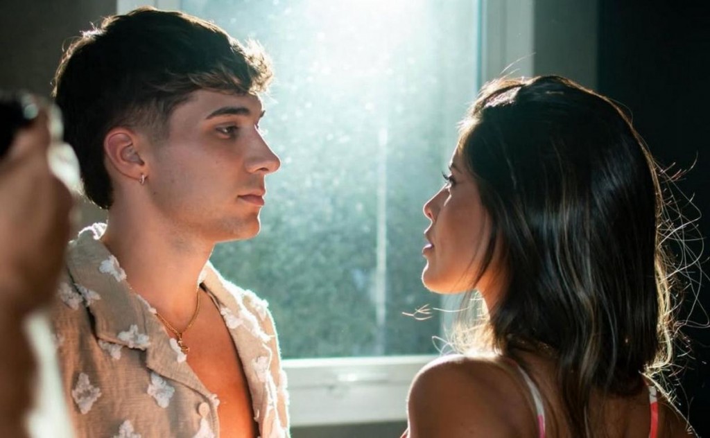 Desakta2 estrenó - Lejos - junto a Valentina Olguin